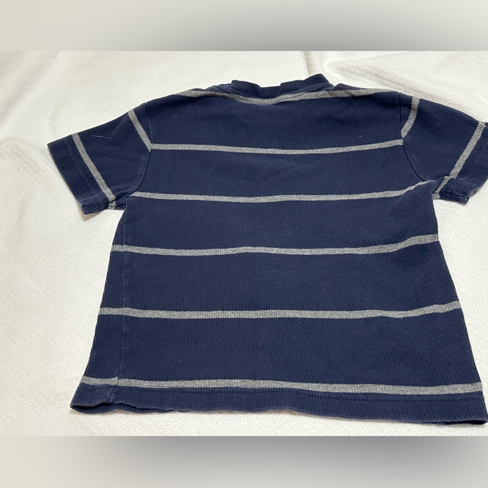 Boys blue & grey striped short sleeve tee. Great condition. Size 4/5. - Picture 3 of 5